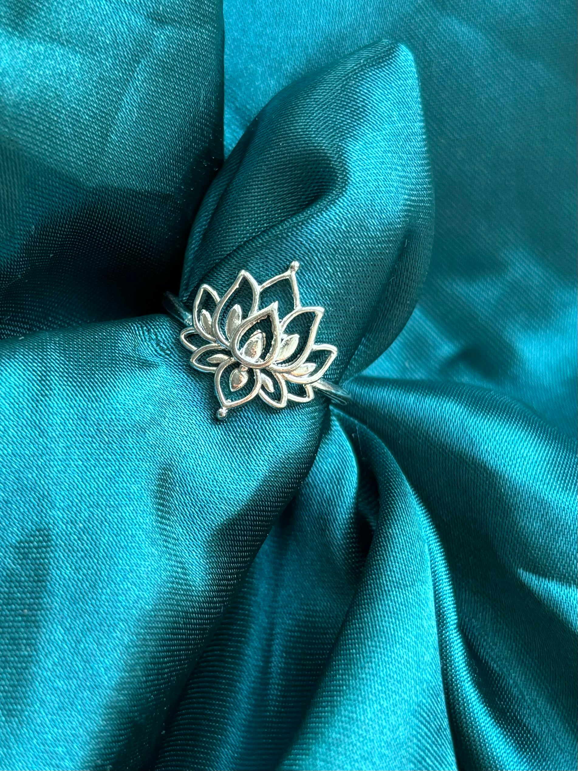 Trendy Ring van stainless steel – Lotus ring voor een perfecte pasvorm, stijlvol en geschikt voor iedereen in het Zilver