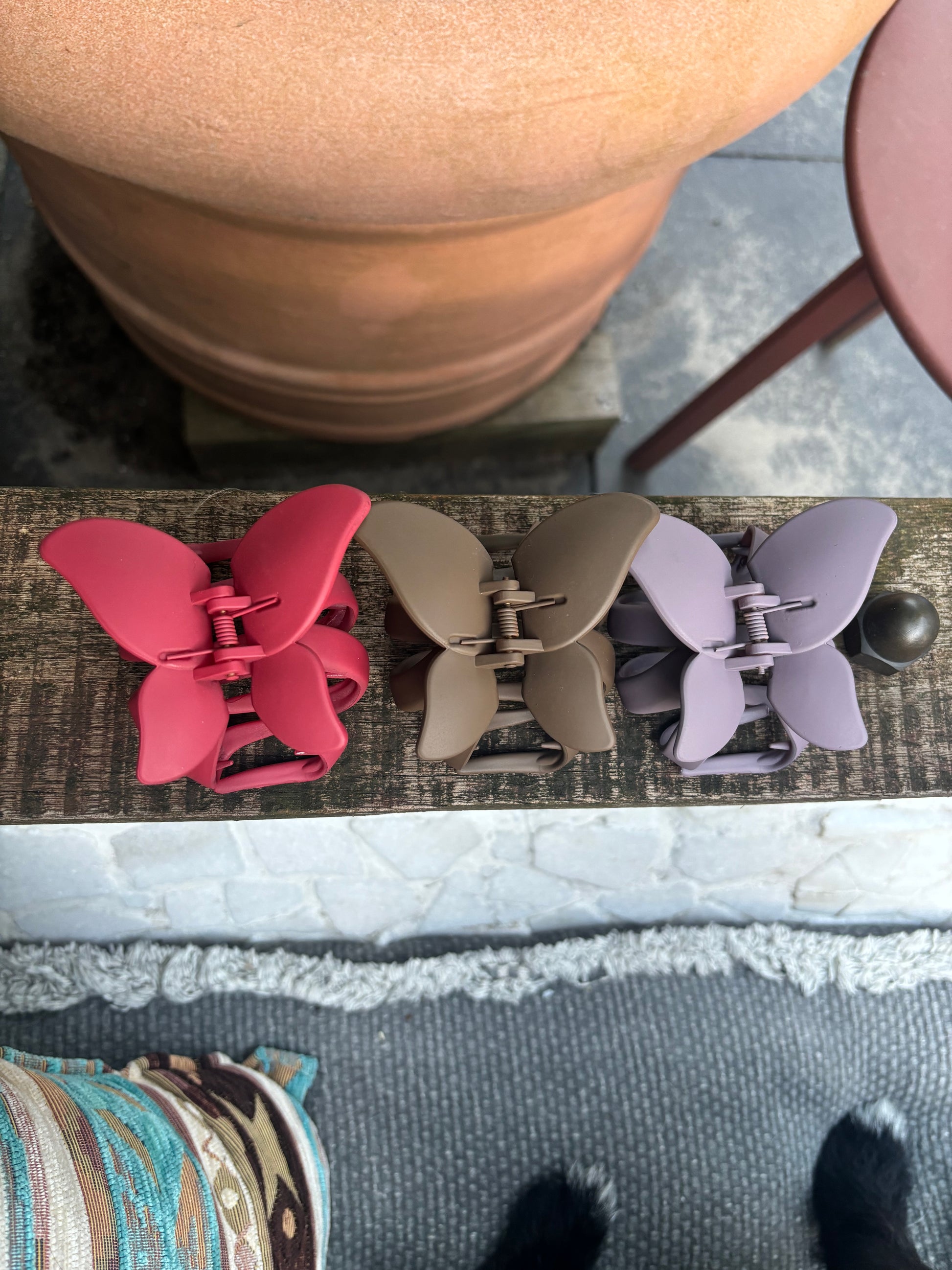 Vlinder Clips van FaabsJewellery – stijlvolle haarclips, verkrijgbaar in paars, bruin, en wijnrood, comfortabel materiaal voor dagelijks gebruik of speciale gelegenheden