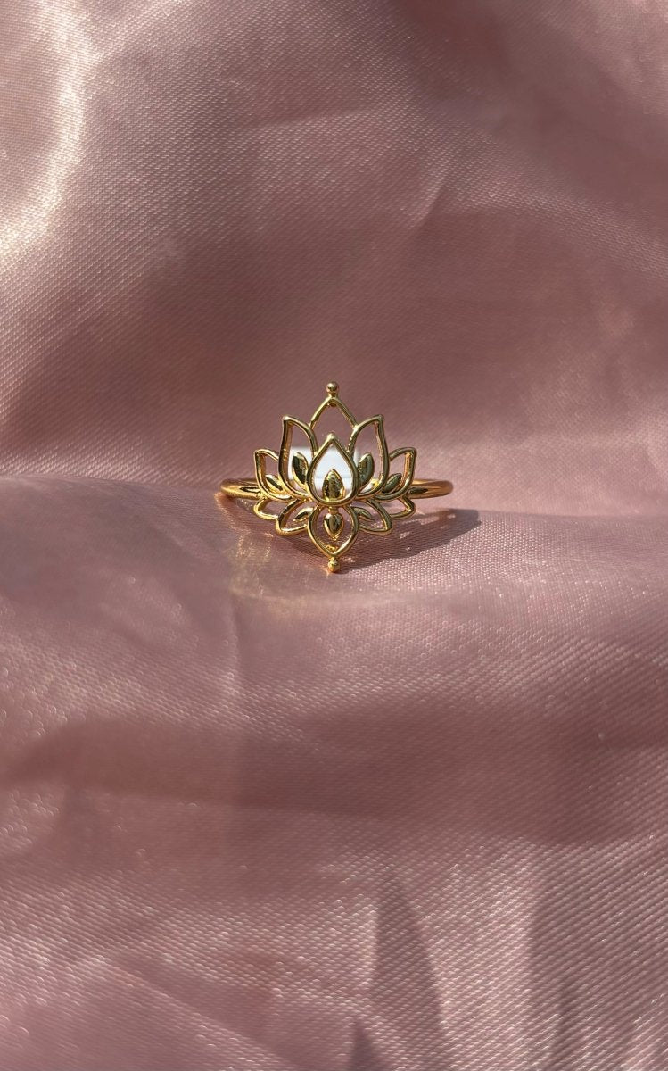 Bestselling Ring Lotus Gold van stainless steel – trendy ring met lotus symbool, staat voor eeuwigheid en stijlvol design