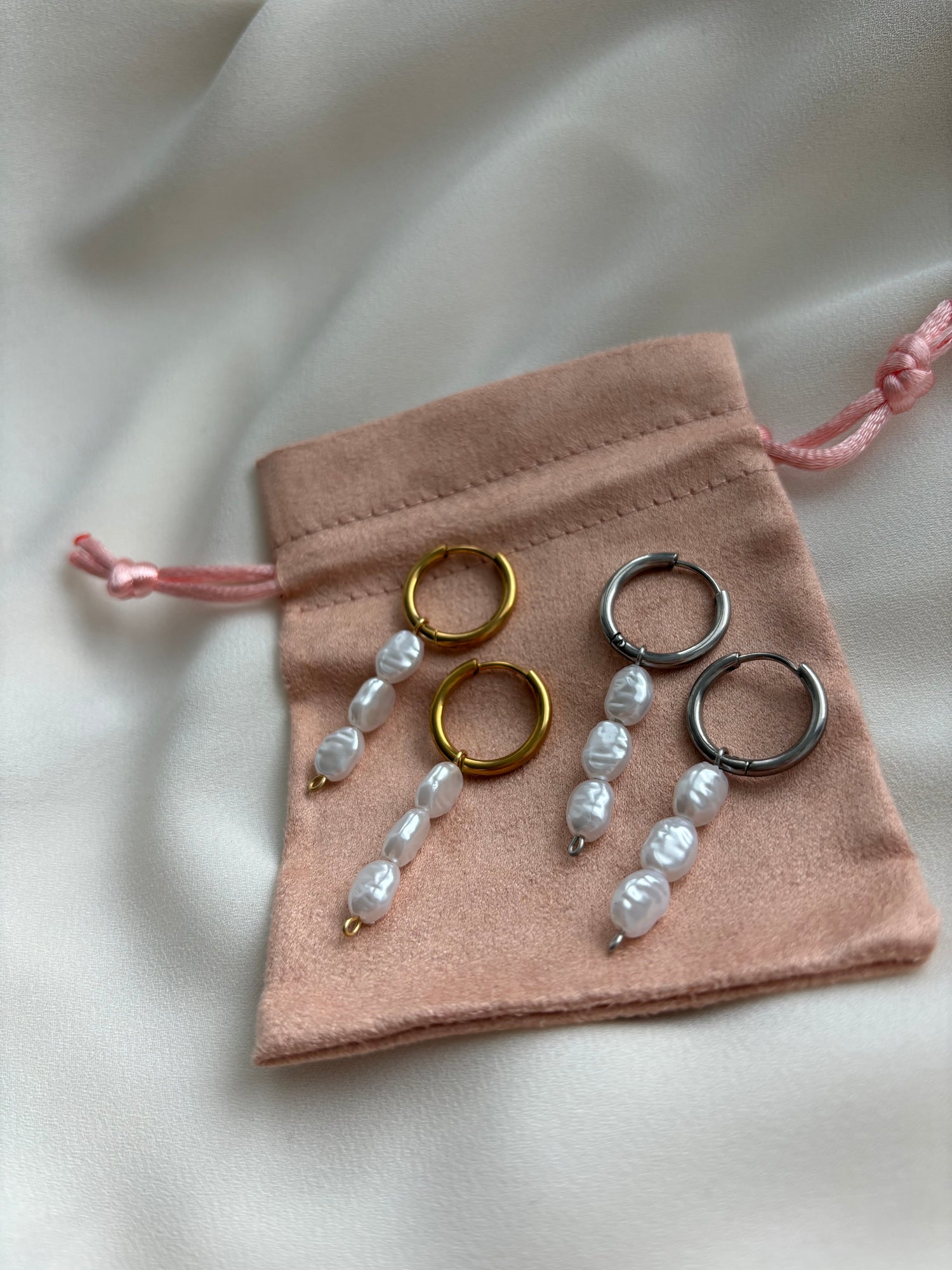 Oorbel Pearl Drop van stainless steel – handgemaakt, verkrijgbaar in zilver en goud, stijlvolle oorbel met parel voor een elegante look