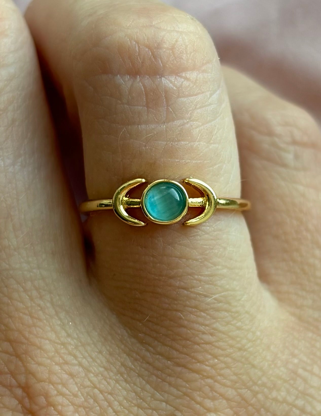 Ring Sun & Moon van stainless steel – Goudkleurige ring met blauw steentje, verstelbaar en verkleurt niet, ook verkrijgbaar in Zilverkleur