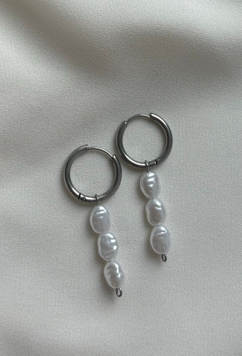 Oorbel Pearl Drop van stainless steel – handgemaakt, verkrijgbaar in zilver en goud, stijlvolle oorbel met parel voor een elegante look