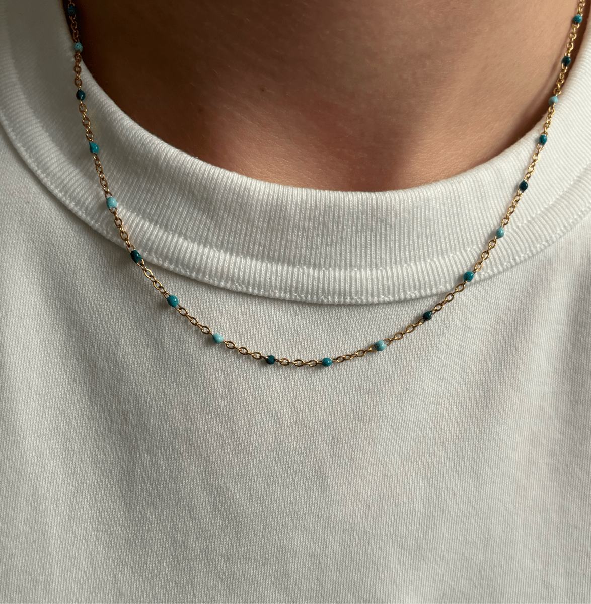 Trendy Ketting Colours van Stainless Steel met kleurenaccenten, verkrijgbaar in blauw en roze – combineer met bijpassende Colours armbanden voor een complete look