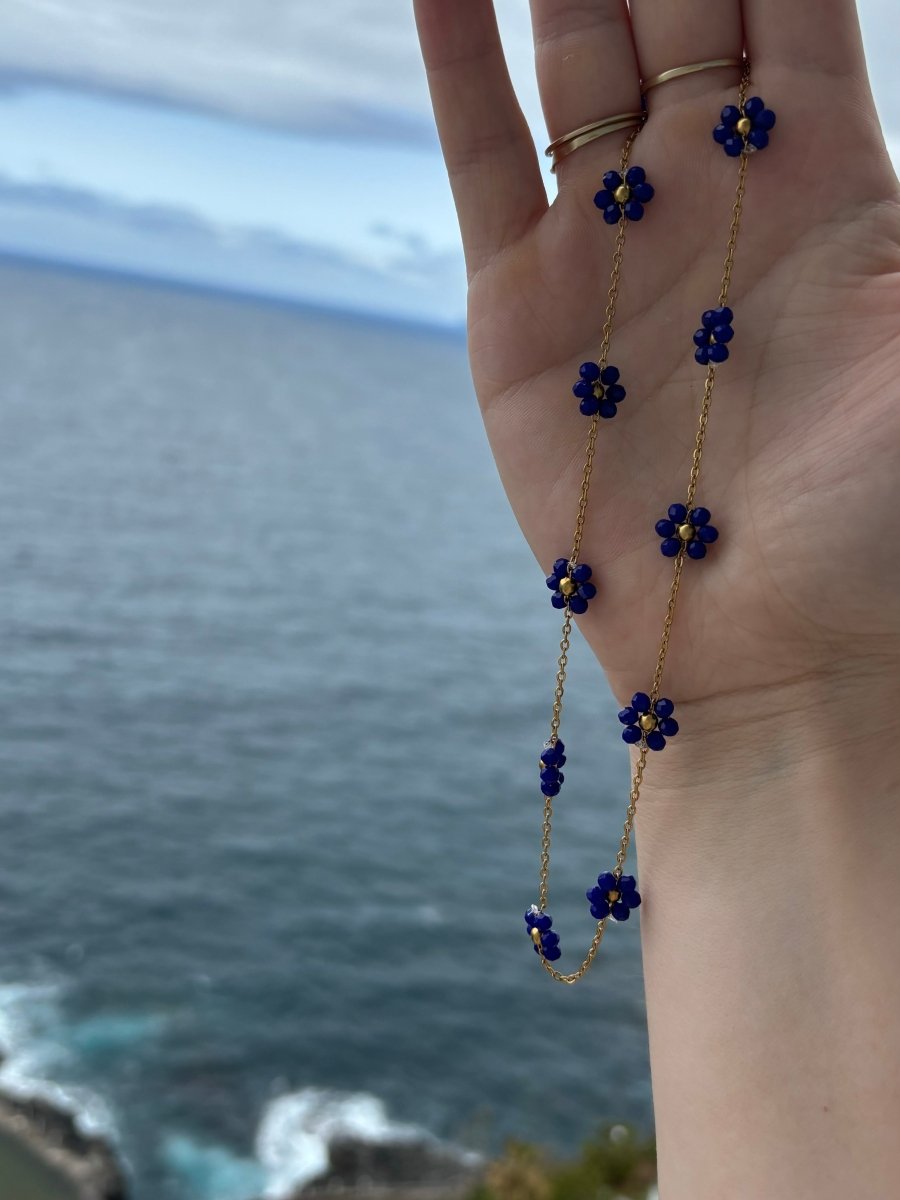 Trendy Ketting Bloom van stainless steel – kleurrijk ontwerp, verkrijgbaar in turquoise, wit, roze, en donkerblauw, perfect met Bloom armbanden