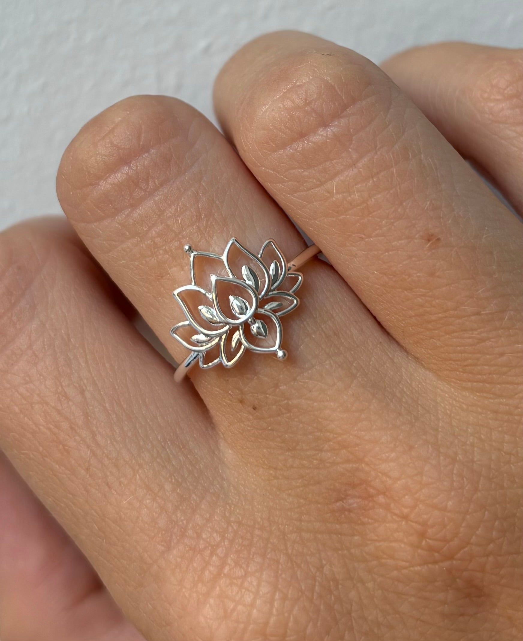 Trendy Ring van stainless steel – Lotus ring voor een perfecte pasvorm, stijlvol en geschikt voor iedereen in het Zilver