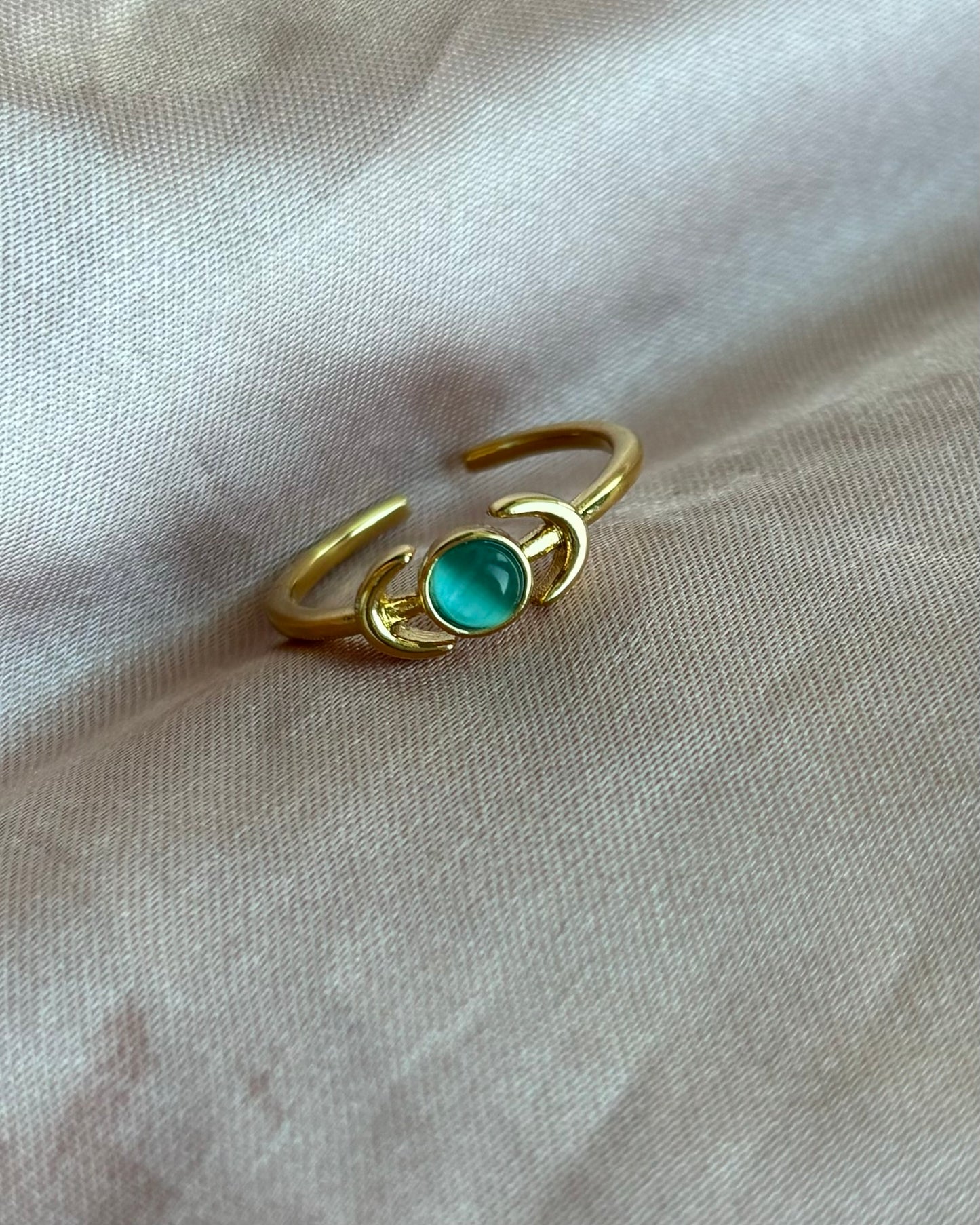 Ring Sun & Moon van stainless steel – Goudkleurige ring met blauw steentje, verstelbaar en verkleurt niet, ook verkrijgbaar in Zilverkleur